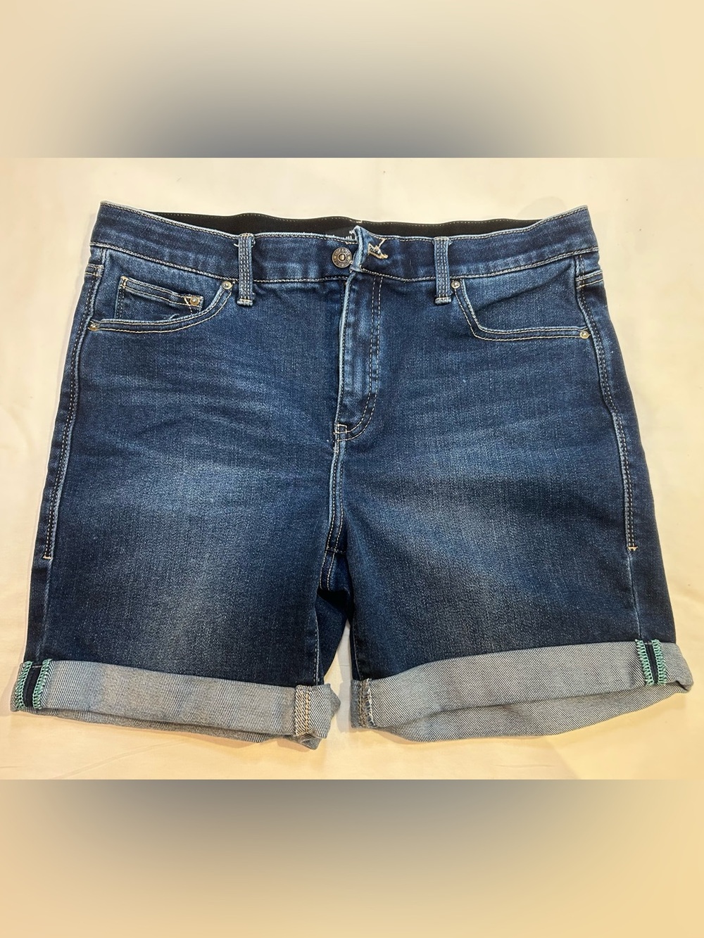 LuLaRoe Black and Blue Jeans Waist Label Detail